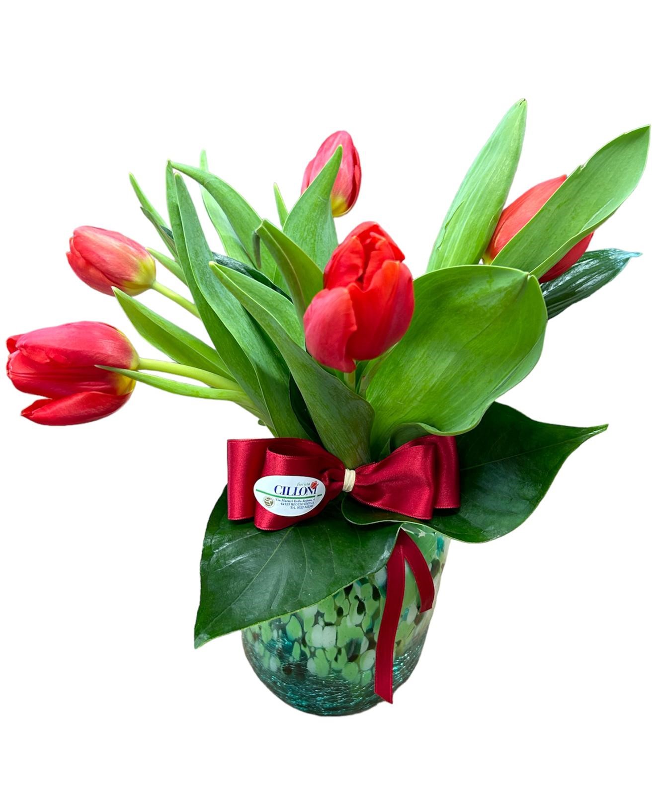 Vaso con tulipani