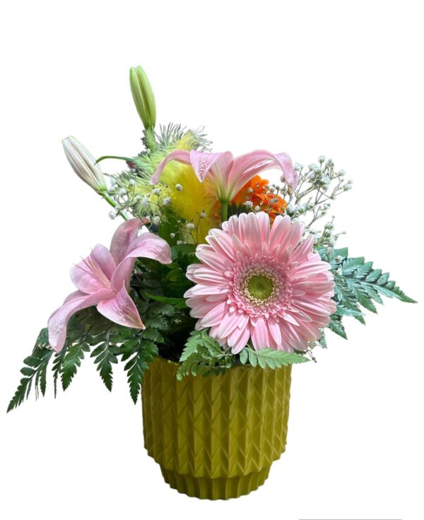 composizione fiorita in vaso verde